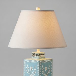Lampe de table artisanale avec incrustation florale bleue |   Éclairage décoratif design pour la maison - Product Image 3
