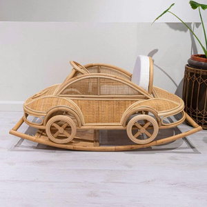 Voiture à bascule en rotin faite à la main, écologique, meubles pour bébé naturels, jouet décoratif durable, vente en gros du Vietnam - Product Image 1