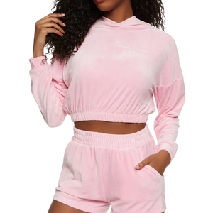 Ensemble crop top à capuche et short en velours de coton rose pour femme, décontracté, hiver, respirant, broderie, design épaules tombantes - Product Image 4