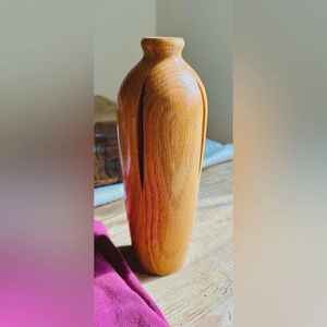 Jarrón de Piso Artesanal de Madera Natural y Bambú con Cuatro Diseños Únicos Recortados, Decorativo para Bodas - Product Image 2