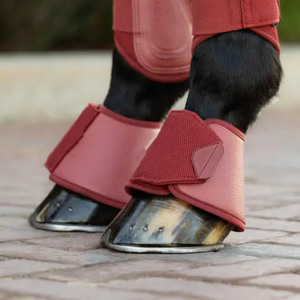Botas Protectoras para Caballos Deportivas de Neopreno y PVC Rojas Personalizadas con Logotipo Personalizado, Color Sólido, Transpirables - Product Image 1