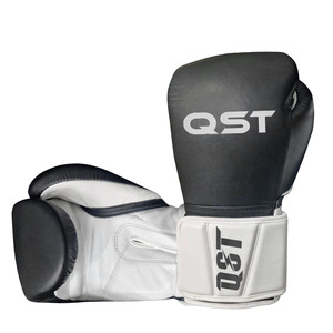 ถุงมือชกมวย MMA แบบมืออาชีพ QST พร้อมโลโก้สั่งทำพิเศษ วัสดุ PU ทนทาน ปิดด้วยแถบตีนตุ๊กแก ระบายอากาศได้ดี เหมาะสำหรับการฝึกซ้อม - Product Image 3
