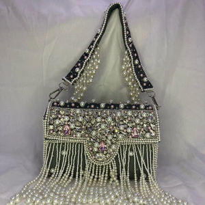 Superbe sac à main ethnique brodé, sac de soirée de mariage clouté en pierre fait main - Product Image 1