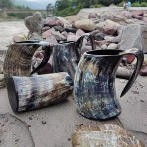Mug à boire en corne de buffle fait main, style viking, durable, moderne, personnalisé, avec une prise en main parfaite, cadeau d'affaires, pour les fêtes de bière - Product Image 1