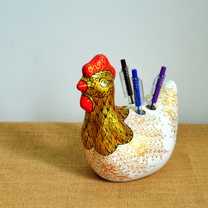 Soporte para teléfono con forma de pollo hecho de papel maché reciclado con materiales ecológicos, hecho a mano por artesanos tailandeses con experiencia. - Product Image 2