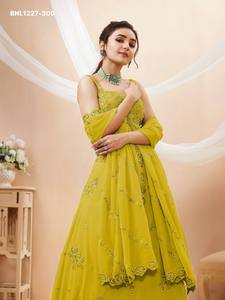 ชุดเลเฮนกา-โชลีสีเหลืองมะนาว คุณภาพดีที่สุด ผ้าจอร์เจตต์ พร้อมงานปักดิ้นทอง-ดิริ-เลื่อม แบบเย็บกึ่งสำเร็จ ผู้จัดจำหน่ายทั่วโลก - Product Image 5