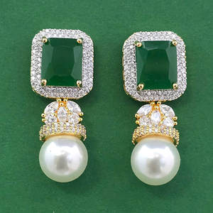 Venta al por mayor de los pendientes de circonia cúbica más vendidos con baño de dos tonos 444008 - Product Image 2