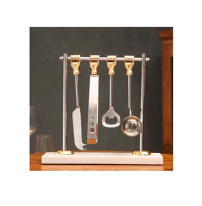 Juego de Herramientas de Barra de Latón con Diseño Atractivo, Juego Completo de Accesorios de Barra con Exclusivo Juego de Barra de Mesa en Color Plateado y Dorado - Product Image 1