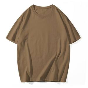 เสื้อยืดคอกลมแขนสั้นผ้า CVC หวีอย่างดี น้ำหนัก 180 กรัม จากโรงงาน OEM สีพื้นเรียบง่าย ทรงเข้ารูป สไตล์ลำลอง - Product Image 4