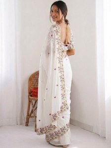 Elegante Saree de Organza Blanca con Bordado Floral Multicolor en el Borde |   Blusa de Saree Elástica de Diseño para Fiestas Indias de Invierno - Product Image 3