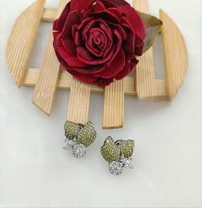 Impresionantes Pendientes de Botón de Latón Plateado con Circonita de Primera Calidad para Mujeres y Niñas, Ideales para Bodas y Fiestas Nocturnas - Product Image 2