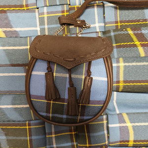 Sporran Escocés de Cuero Genuino con Tartán Tradicional Laxey Manx y 3 Borlas - Prenda Escocesa Personalizada - Product Image 1