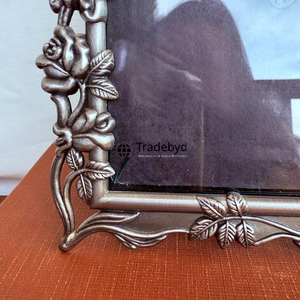 Cadre photo en métal de qualité supérieure, fait main, décoratif, pour la décoration de la maison par Tradebyd - Product Image 5