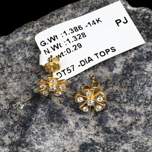 Pendientes de Oro Amarillo Sólido de 14K con Diamantes Naturales en Forma de Racimo Floral, Joyería Fina, Memoria Jewels - Product Image 5