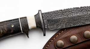Marteau artisanal personnalisé en acier Damas texturé, forgé à la main, avec manche en os et cor. - Product Image 6