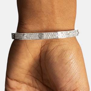 Pulsera de tenis clásica de plata 925 con baño de rodio y diamantes, diseño de tornillo, corte brillante redondo, engaste en canal, unisex, para uso diario - Product Image 2