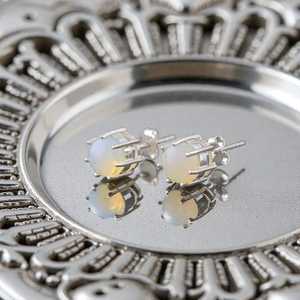 Pendientes de tuerca de piedra lunar arcoíris natural, plata de ley 925, oro, minimalistas, delicados, piedra de nacimiento de junio, certificados IGI, joyería para fiesta - Product Image 3