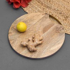 Planche à découper ronde en bois de manguier faite à la main, vente en gros OEM, pour légumes et fruits, compatible couteaux, en vrac - Product Image 1