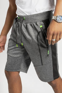 Shorts gris personnalisés pour hommes en polyester avec cordon de serrage à la taille et logo imprimé sur le devant, décontractés, séchage rapide, poches, taille mi-haute - Product Image 6