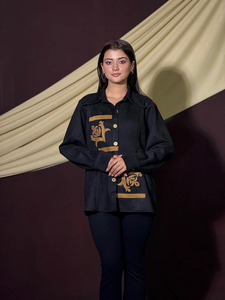 Camisa de Invierno para Mujer, Negra, de Algodón, Bordada, con Botones, Estampado Floral, Cuello Camisero, Mangas Largas, Corte Holgado, Estilo Clásico - Product Image 1