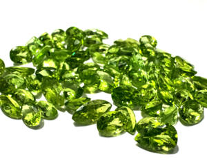 พลอยเพอริดอทดิบคุณภาพสูง ทรงเหลี่ยมเจียระไน รับรองโดยบุคคลที่สาม แหล่งกำเนิดสหรัฐอเมริกา (แอริโซนา) น้ำหนัก 0.1-5.0 กะรัต ขายส่ง - Product Image 2