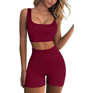 Conjunto de yoga acanalado rojo para mujer, shorts de ciclista de cintura alta, sujetador deportivo, 2 piezas, ropa deportiva sin costuras, cuello cuadrado, tirantes finos - Product Image 1