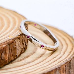 Anillo de Plata de Ley 925 con Rubíes Naturales Dispersos, Joyería Memoria, Venta al Por Mayor - Product Image 4