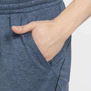 Pantalones cortos deportivos transpirables para hombre con costuras resistentes y ajuste flexible para sesiones deportivas y de fitness. - Product Image 3