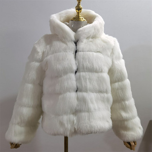 Veste matelassée réversible imperméable pour femme avec logo personnalisé, capuche en fausse fourrure, fermeture éclair intégrale et ourlet à cordon, style hiver, couleur kaki, OEM - Product Image 6