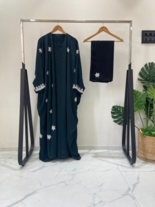 Abaya longue pour femme style Dubaï, respirante, anti-boulochage, en polyester, faite à la main, ornée de sequins et de perles, col en V, manches longues, pour la prière islamique de l'Aïd - Product Image 1