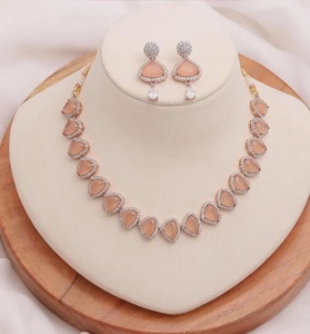 ชุดเครื่องประดับวินเทจชุบทองประดับเพชร CZ สีชมพูทับทิม RAY FINE ORNATES พร้อมพลอยสีส้มแซฟไฟร์เกรด AAA และพลอยสีฟ้าอะความารีน ดีไซน์เรียบง่าย เหมาะสำหรับใส่ทุกวันหรือในวันแต่งงาน - Product Image 3