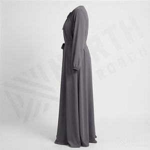Abaya élégante pour femmes, dernier design personnalisé en polyester léger, col en V, mode islamique modeste, vente en gros - Product Image 3