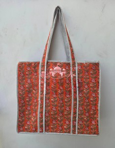 Sac fourre-tout en coton matelassé orange, imprimé floral bohème Jaipuri, fait main, vibrant, avec cordon de serrage et double compartiment polyvalent - Product Image 5