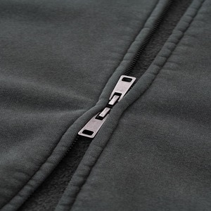 Sudadera con capucha para hombre SHY SPORTS con logo personalizado, color gris carbón, forro polar grueso, lavado vintage, hombros caídos, costuras curvas, cremallera completa. - Product Image 6