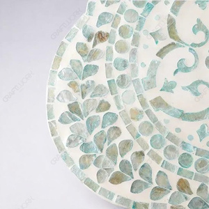 Mesa Auxiliar con Incrustaciones de Madreperla, Diseño de Mosaico Verde Agua en Forma de Reloj de Arena, Mesa Decorativa Hecha a Mano con Acentos de Madreperla para Sala de Estar o Dormitorio - Product Image 4