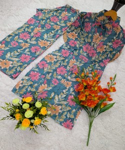 Conjunto de Dos Piezas con Estampado Floral de Rayón, Estilo Vintage, para Verano, Ropa Casual Étnica India/Pakistaní, Top y Pantalones Palazzo hasta la Rodilla, de Secado Rápido - Product Image 3