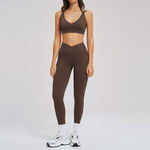 Conjunto de Yoga y Leggings de Compresión Ajustados con Sujetador Deportivo de Cuello en V para Mujer, de Secado Rápido, Ideal para Yoga, Running y Uso Casual - Product Image 4