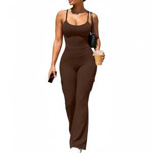 Ensemble de yoga 2 pièces pour femme : débardeur à fines bretelles et pantalon cargo évasé à poches, très extensible, sans couture sur le devant, pour le sport et l'entraînement - Product Image 1
