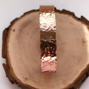 กำไลข้อมือรูปหัวใจอลูมิเนียมสำหรับผู้หญิง แบบแม่เหล็ก ทำด้วยมือ ของขวัญแปลกใหม่จากอินเดีย - Product Image 1