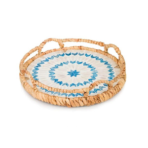 Plateau décoratif en jacinthe d'eau pour la décoration intérieure, avec incrustations de nacre, idéal pour la table basse ou la présentation de thé, fabriqué au Vietnam. - Product Image 1