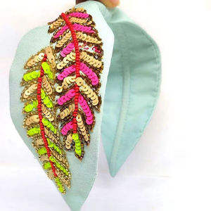Serre-tête tendance brodé de fleurs et orné de perles pour femme – Collections Premium pour Boutiques et Occasions Spéciales - Product Image 3