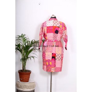 Robe de chambre kimono en soie indienne rose multicolore, style Kantha, vente en gros, vêtements de nuit faits main, patchwork, robe longue maxi - Product Image 6