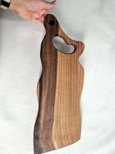 Planche à découper en noyer grande taille 17 pouces, faite à la main, en bois massif à grain naturel, pour la cuisine, idéale pour les cadeaux de luxe et la vente en gros - Product Image 2