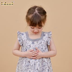 ชุดเดรสลายดอกไม้สไตล์คันไซทรงเอไลน์สำหรับเด็ก ผ้าฝ้าย 100% ตกแต่งด้วยมือแบบสม็อค เป็นมิตรต่อสิ่งแวดล้อม ODM - DR4536 - Product Image 3