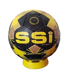 Balón de fútbol de alto rendimiento tamaño 5 moldeado de goma diseño de impresión en Color personalizado para nivel de competición de la India - Product Image 4