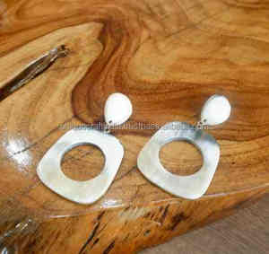 100% Ecológico Último diseño Buffalo Horn Earing Mujeres Nueva joyería de moda Earing para compradores a granel por UCI - Product Image 5