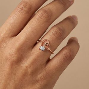 Diamante brillante natural certificado por IGI de 0.06 quilates, corte redondo, en oro rosa macizo, claridad VS-SI, color H-I. - Product Image 1