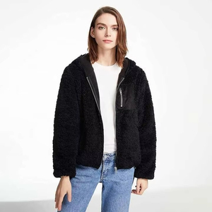 Fasmic International – Veste d'hiver décontractée pour femme, marron, en fausse fourrure sherpa, avec capuche, fermeture éclair, manches longues et poche avant - Product Image 2