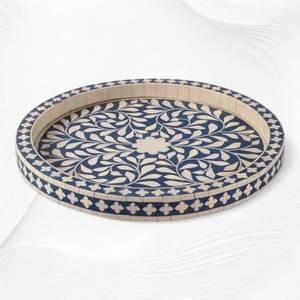 Plateau de service rond en bois rouge fait main de luxe avec incrustations, finition polie, facile à nettoyer, avec poignées pour table basse et cuisine - Product Image 1