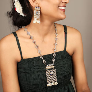 Parure de collier et boucles d'oreilles pendantes pour femme, en laiton plaqué or antique, avec perles Kundan multicolores, motif amoureux, pour mariage, style ethnique traditionnel - Product Image 1